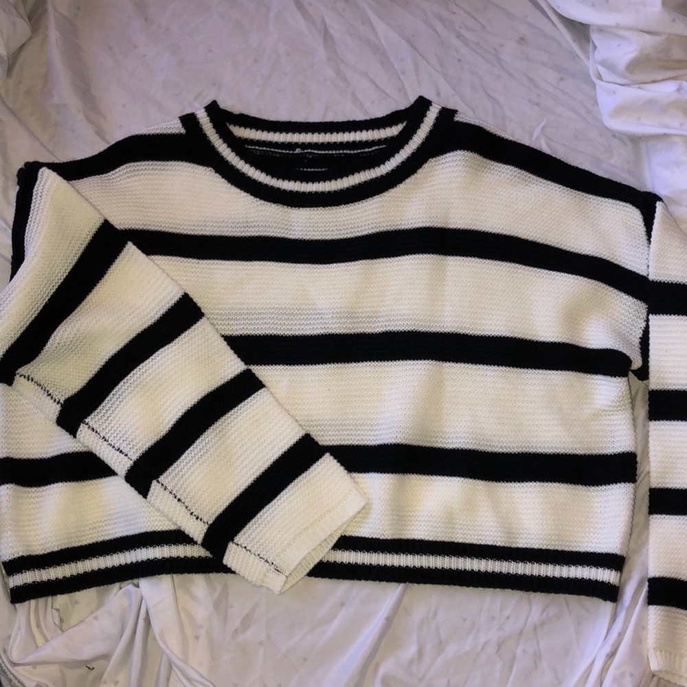 Black and white cropped sweater